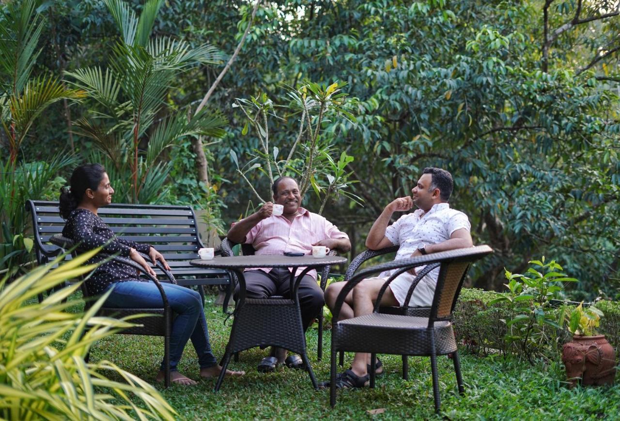 Athirapilly On The Rocks Hotel Athirappilly Exterior foto