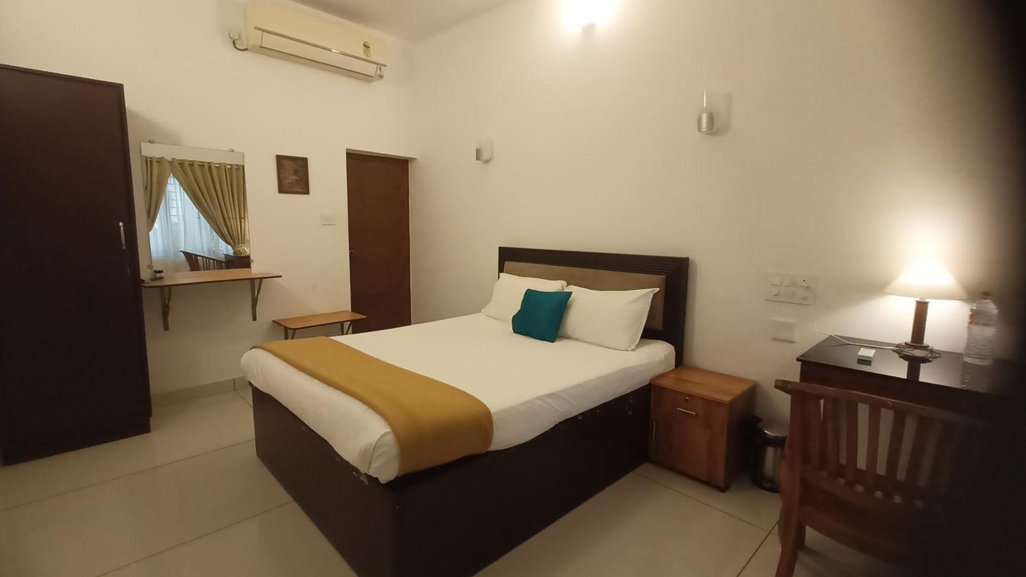 Athirapilly On The Rocks Hotel Athirappilly Quarto foto